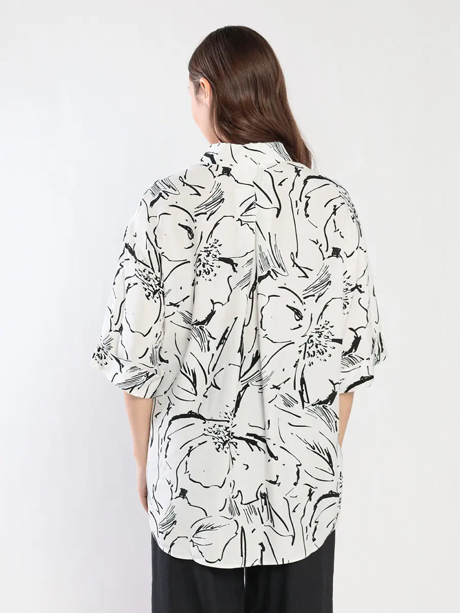 Блуза из вискозы с абстрактным принтом